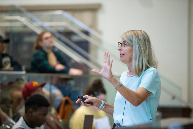 Dr. Cinzia Cervato stands in front of a classroom of students in her Geology 100 class.